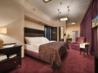 Esprit Hotel 4*
